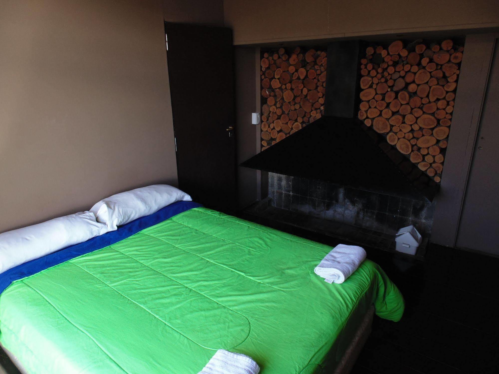Moving Hostel Travel Bar San Carlos de Bariloche Kültér fotó